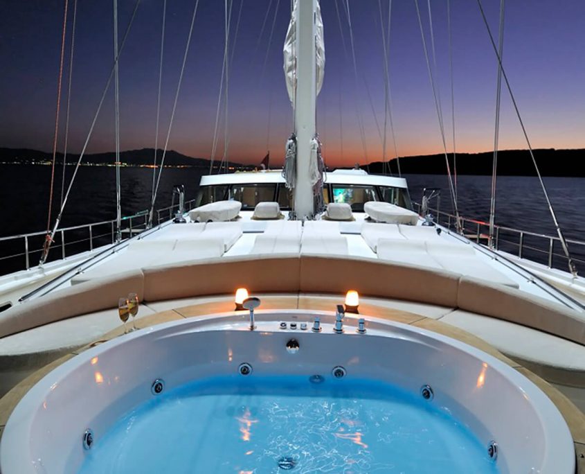 DOLCE MARE Sundeck with Jacuzzi DOLCE MARE Sundeck with Jacuzzi