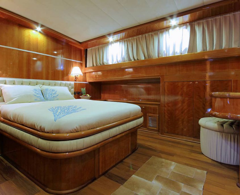 SILVERMOON Guest Cabin 1 SILVERMOON Guest Cabin 1