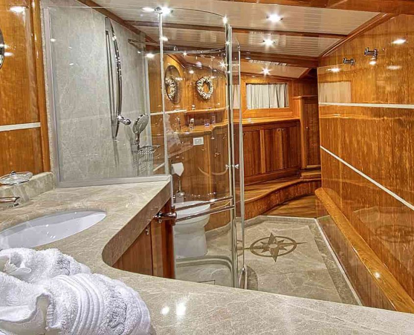 SILVERMOON Master Bathroom (3)-min SILVERMOON Master Bathroom (3)-min