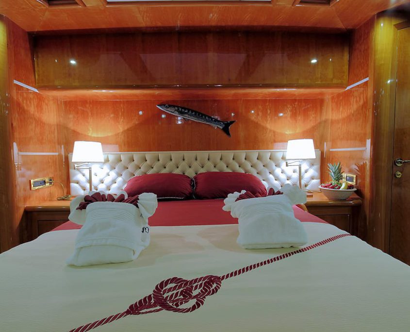 SILVERMOON Master Cabin (2) SILVERMOON Master Cabin (2)