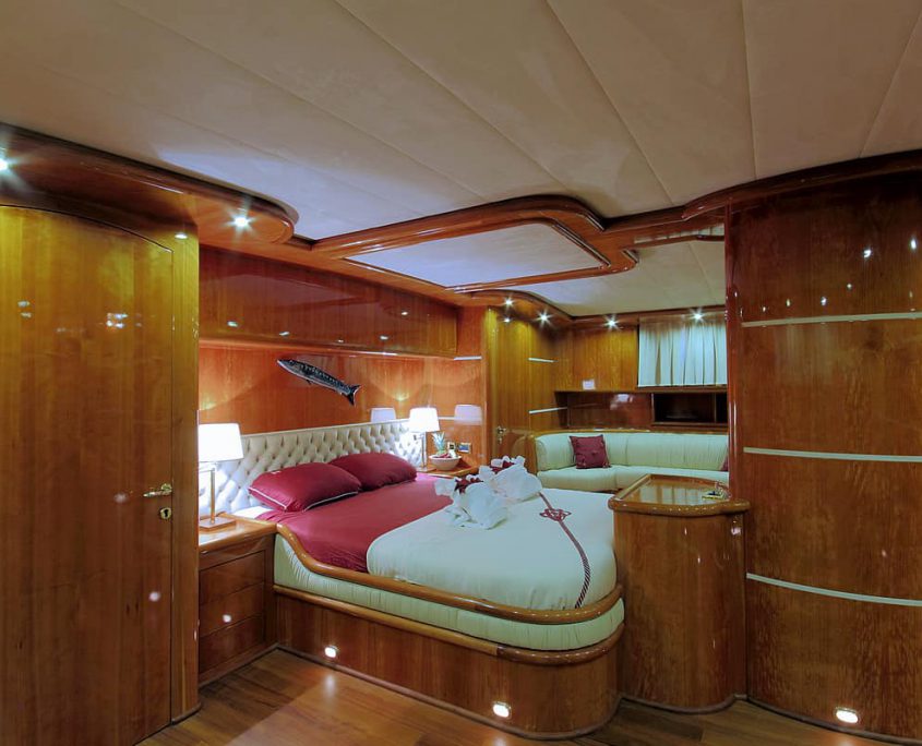 SILVERMOON Master Cabin (3) SILVERMOON Master Cabin (3)