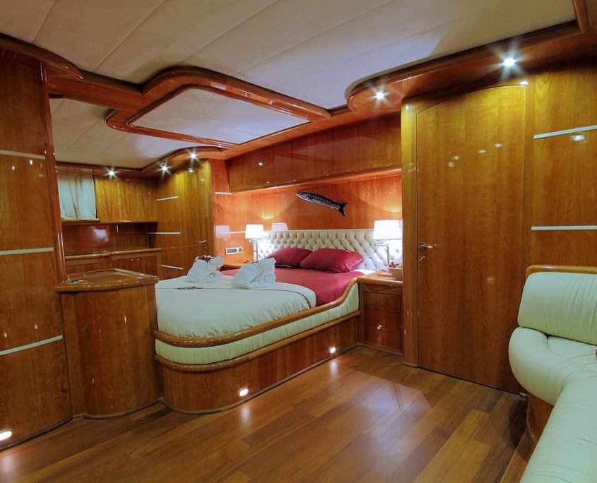 SILVERMOON Master Cabin (4) SILVERMOON Master Cabin (4)