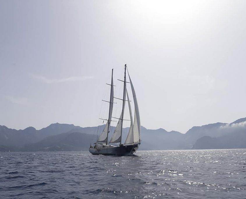 SILVERMOON Sailing SILVERMOON Sailing