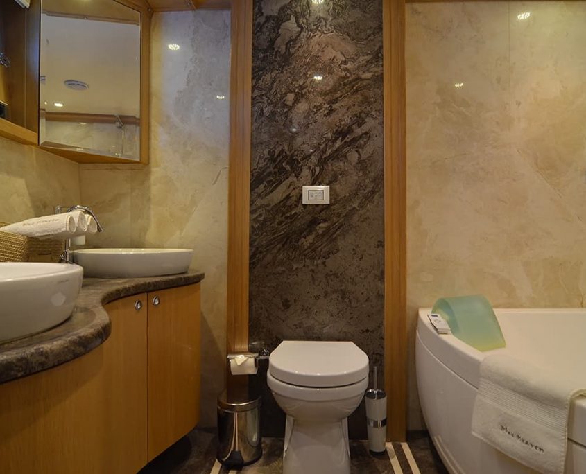 BLUE HEAVEN Forward Master Bathroom BLUE HEAVEN Forward Master Bathroom