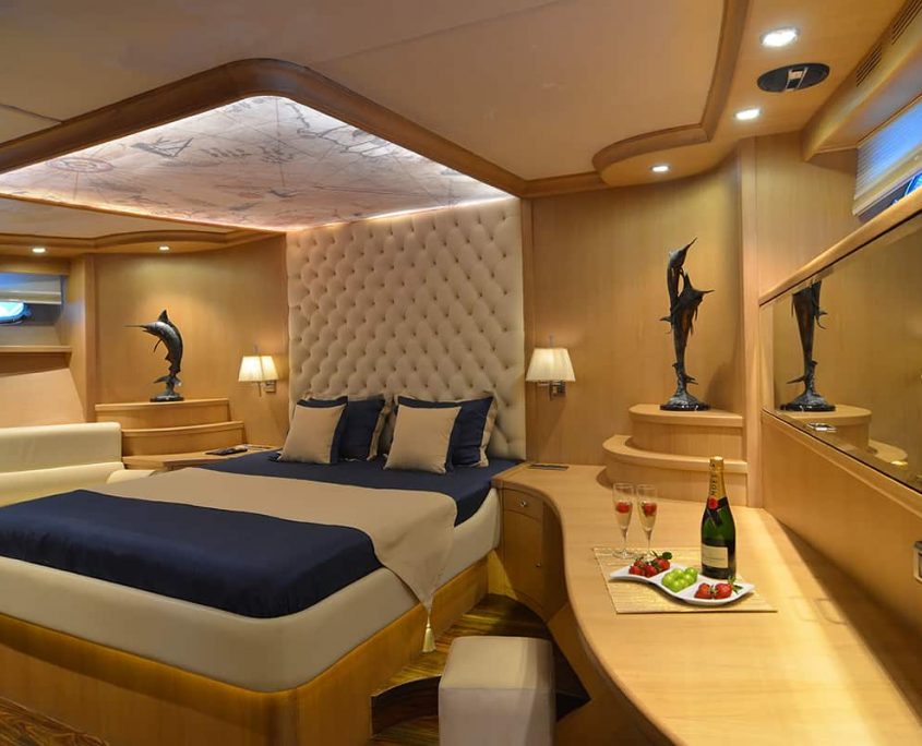 BLUE HEAVEN Forward Master cabin BLUE HEAVEN Forward Master cabin