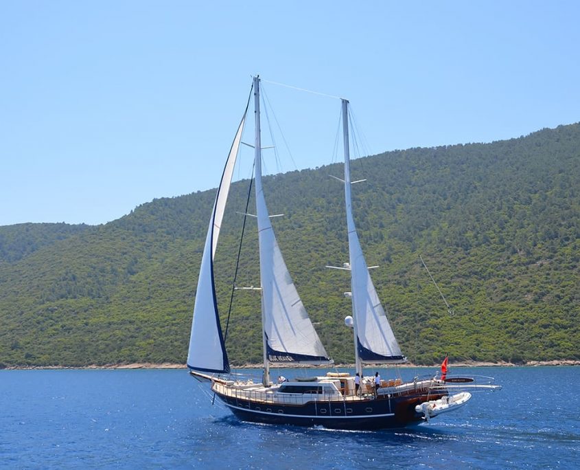 BLUE HEAVEN Sailing BLUE HEAVEN Sailing
