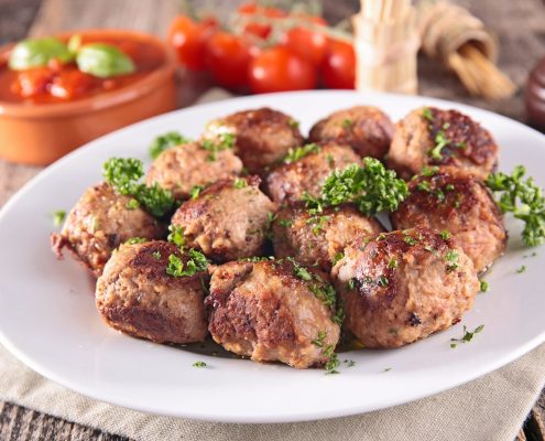 Grilled-meatballs-on-plate-min Grilled-meatballs-on-plate-min