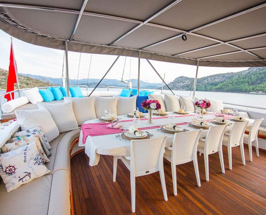 NEVRA QUEEN Aft deck