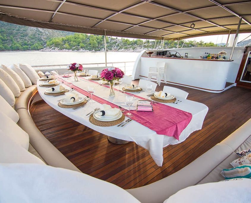 NEVRA QUEEN Aft deck