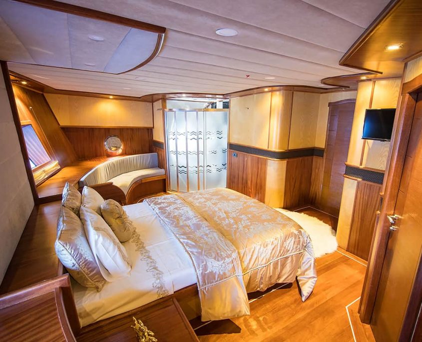 NEVRA QUEEN Master cabin