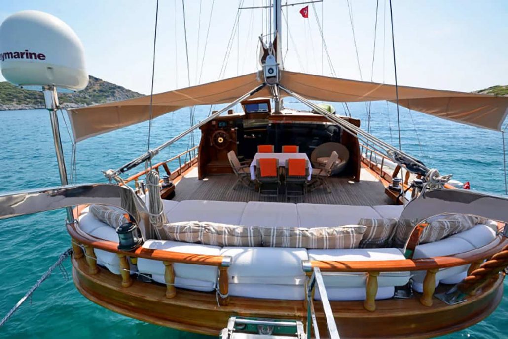 ARTEMIS & SIMAY Back deck