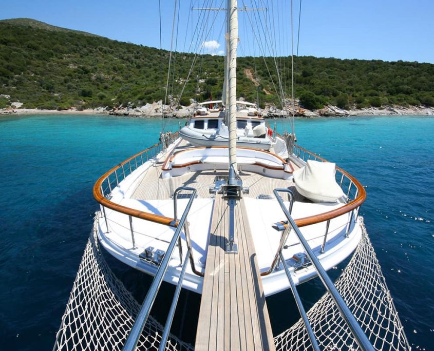 CANER 4 From the bowspirit