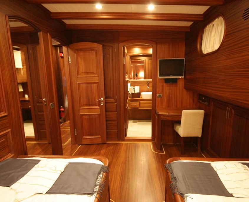 CANER 4 Twin cabin