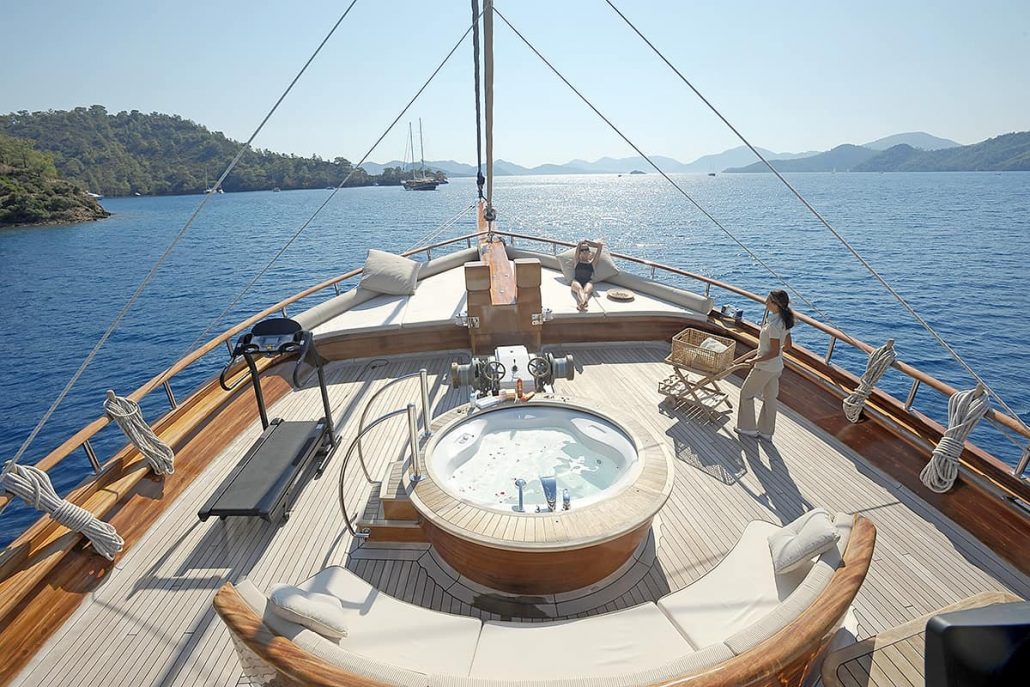 MARE NOSTRUM Jacuzzi on front deck MARE NOSTRUM Jacuzzi on front deck