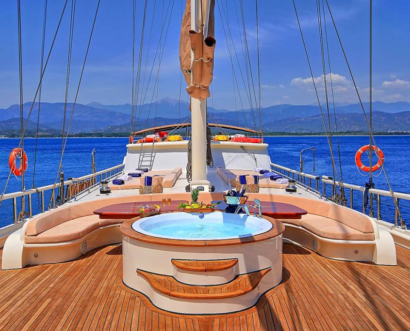 QUEEN OF SALMAKIS QUEEN OF SALMAKIS