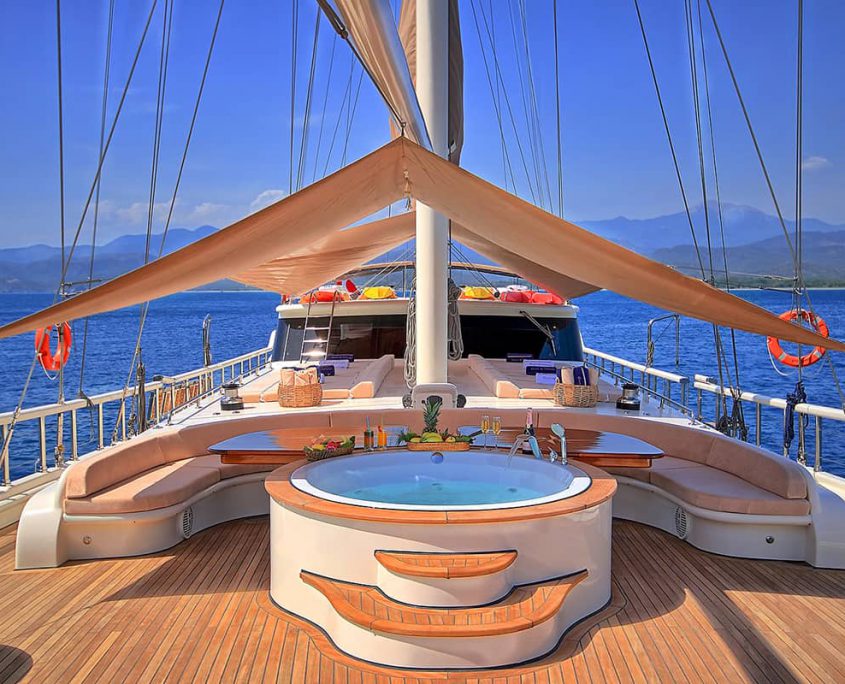 QUEEN OF SALMAKIS QUEEN OF SALMAKIS