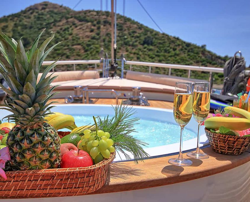 QUEEN OF SALMAKIS QUEEN OF SALMAKIS