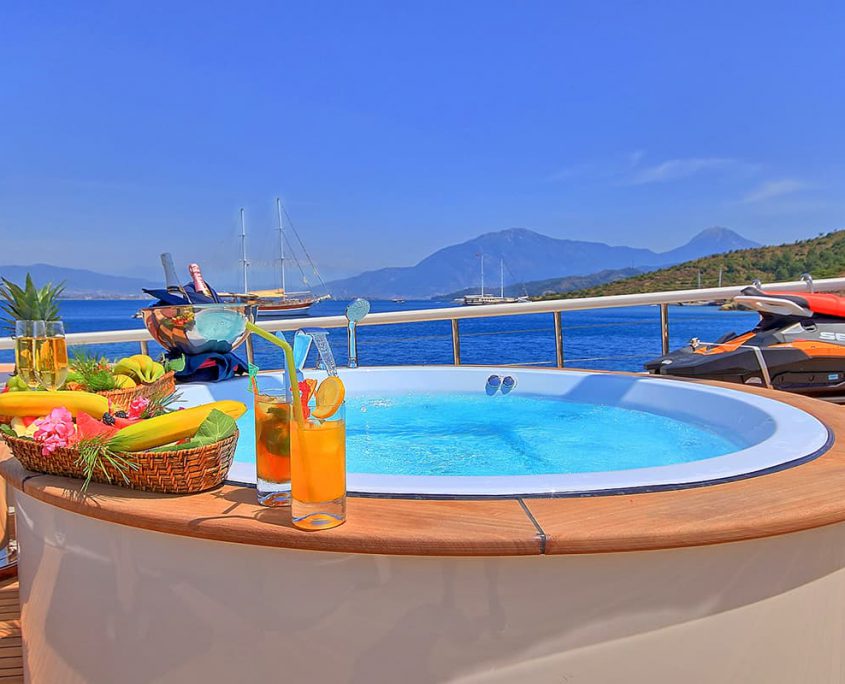 QUEEN OF SALMAKIS QUEEN OF SALMAKIS