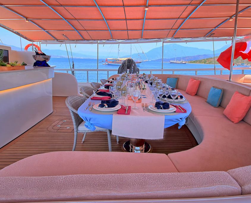 QUEEN OF SALMAKIS Aft deck QUEEN OF SALMAKIS Aft deck