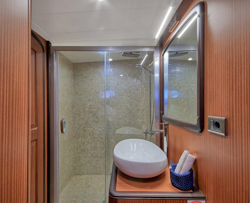 QUEEN OF SALMAKIS Bathroom QUEEN OF SALMAKIS Bathroom