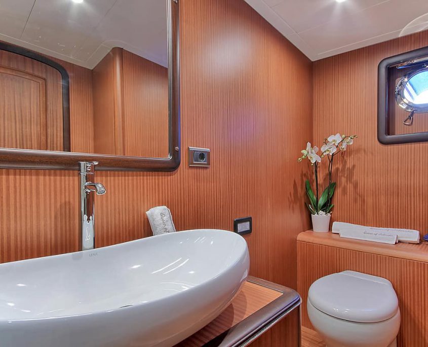 QUEEN OF SALMAKIS Bathroom QUEEN OF SALMAKIS Bathroom