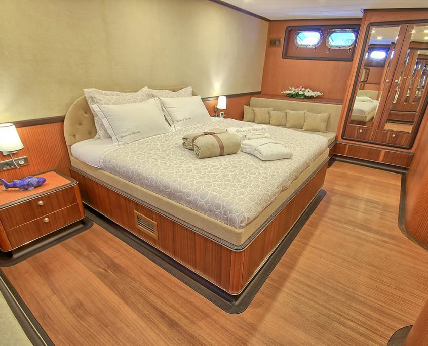 QUEEN OF SALMAKIS Master cabin QUEEN OF SALMAKIS Master cabin