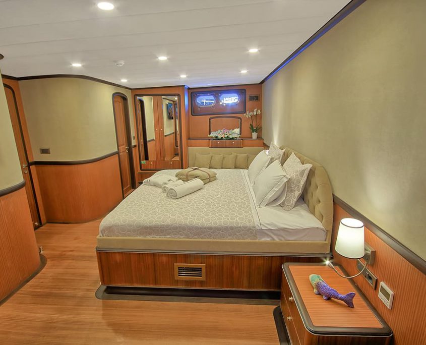 QUEEN OF SALMAKIS Master cabin QUEEN OF SALMAKIS Master cabin