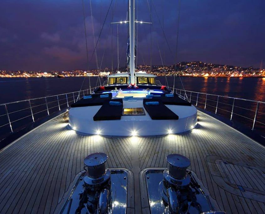 PERLA DEL MARE Deck at night