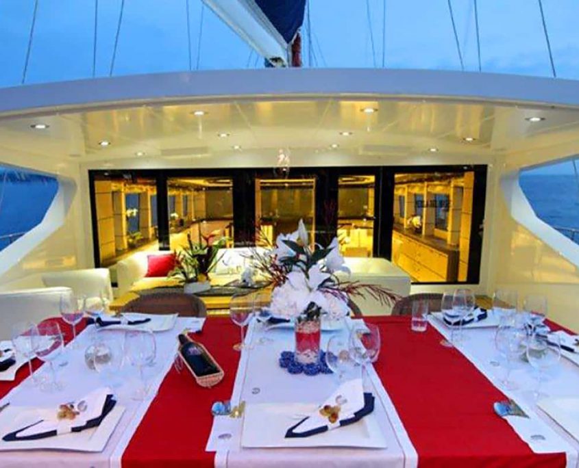 PERLA DEL MARE Dining area on Aft deck